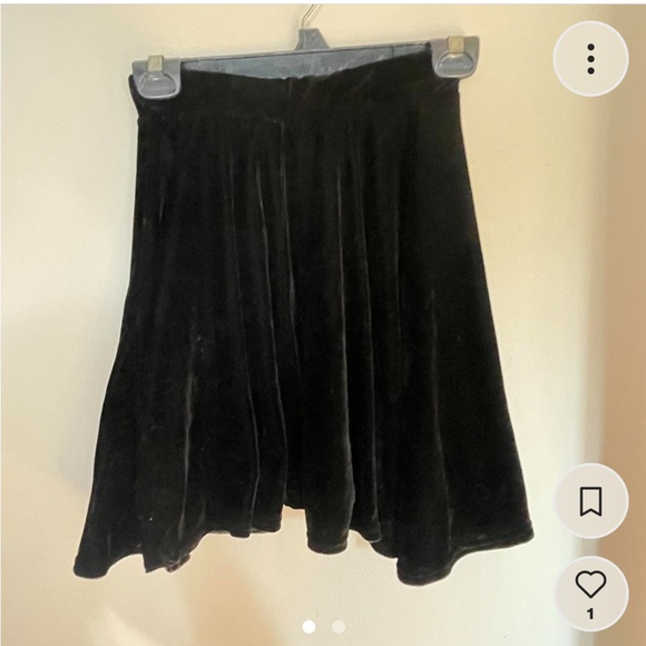 Black velvet skater skirt - Picture 1 of 2